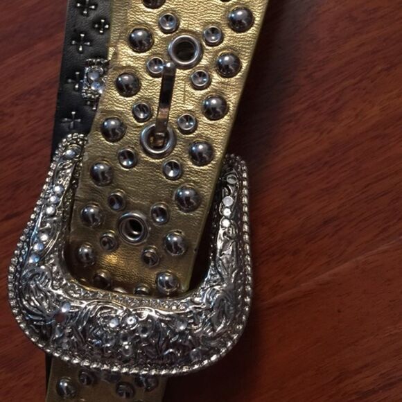 Gold faux leather Belt 🎀👧 - Picture 2 of 3